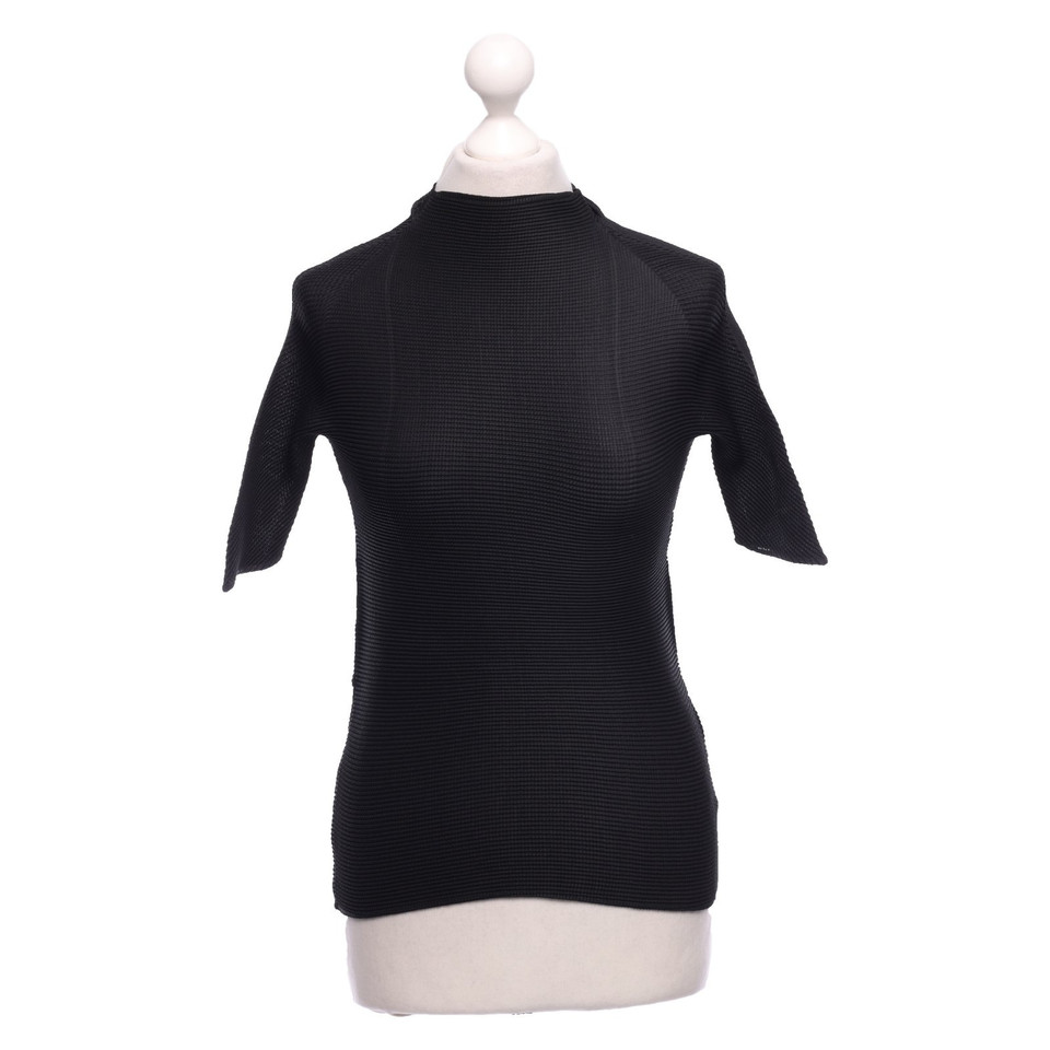 Issey Miyake Top in Black