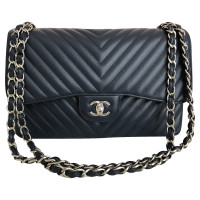 Chanel Classic Flap Bag Jumbo aus Leder in Blau