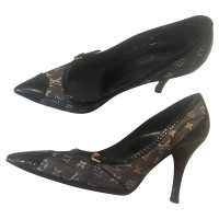 Louis Vuitton Pumps/Peeptoes Canvas in Black