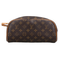 Louis Vuitton Clutch Bag in Brown