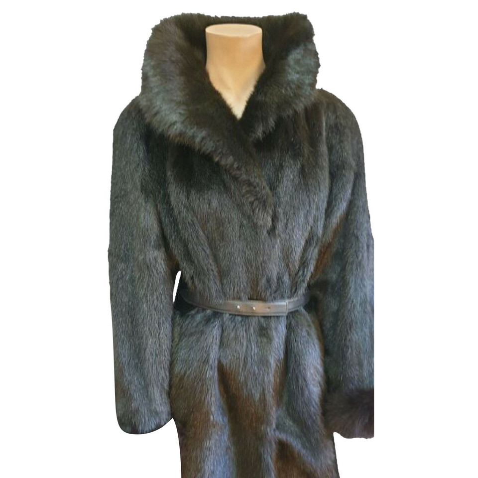 Max Mara Jacket/Coat Fur in Black