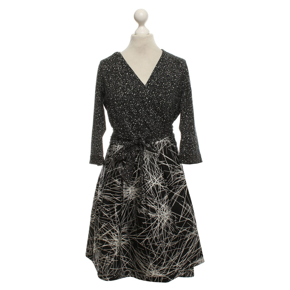 Diane Von Furstenberg Wrap dress in black / white