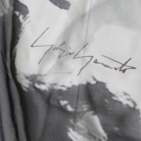 Yohji Yamamoto Foulard en soie avec imprimé