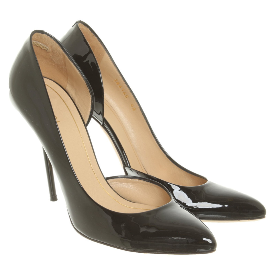 Gucci Pumps/Peeptoes Patent leather in Black