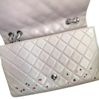 Chanel "Classic Flap Bag" con finiture in strass