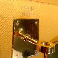 Hermès Kelly Bag 32 Leather in Yellow
