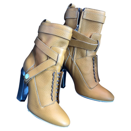 Fendi Ankle boots Leather in Ochre