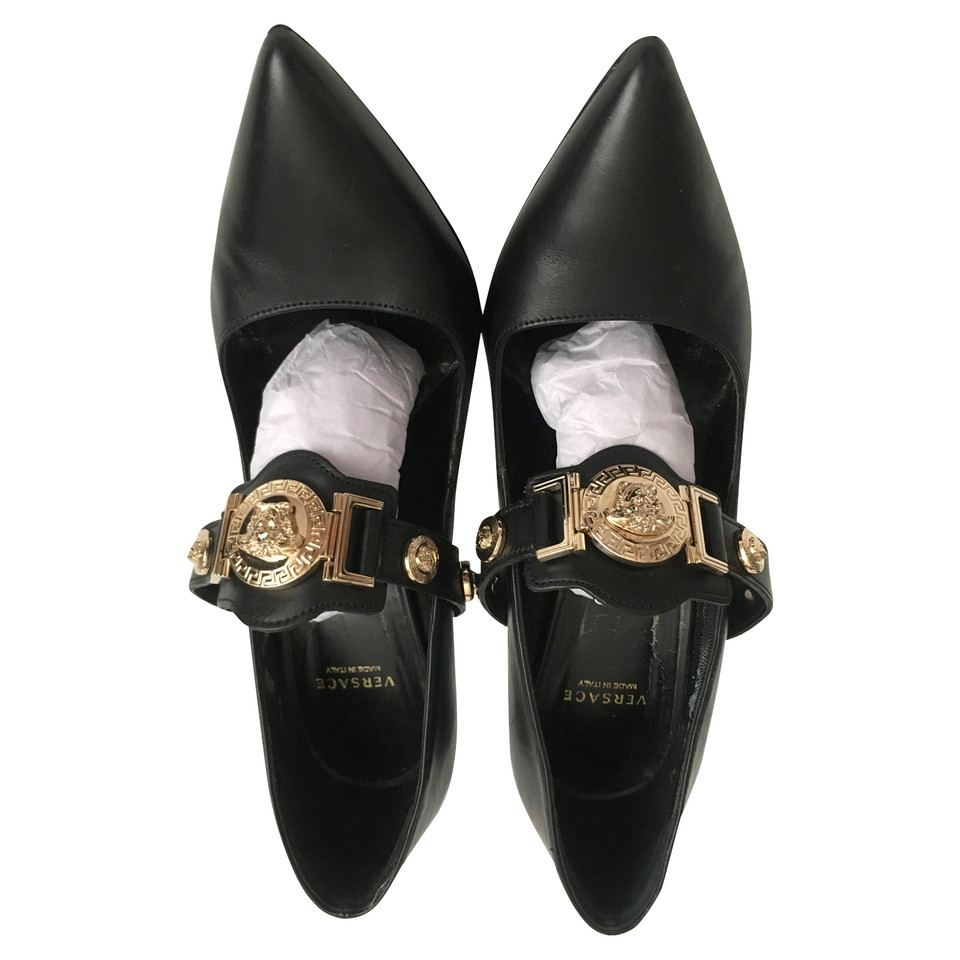 Versace Pumps/Peeptoes Leer in Zwart