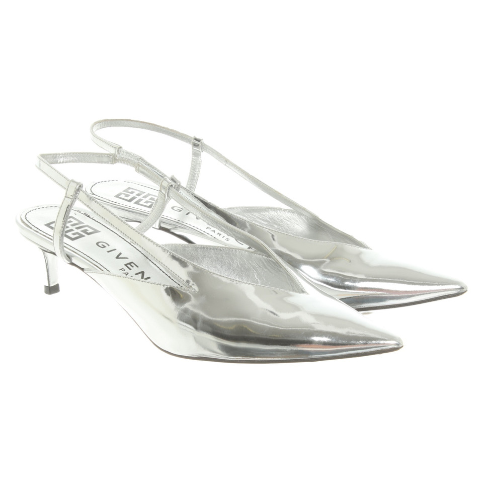 Givenchy Sandalen aus Lackleder in Silbern