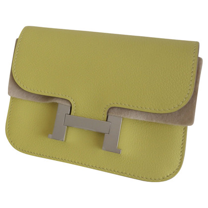 Hermès Constance Slim Wallet aus Leder in Gelb