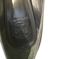 Tory Burch pumps with silver logo