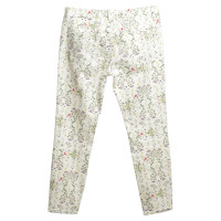 Closed trousers with floral pattern