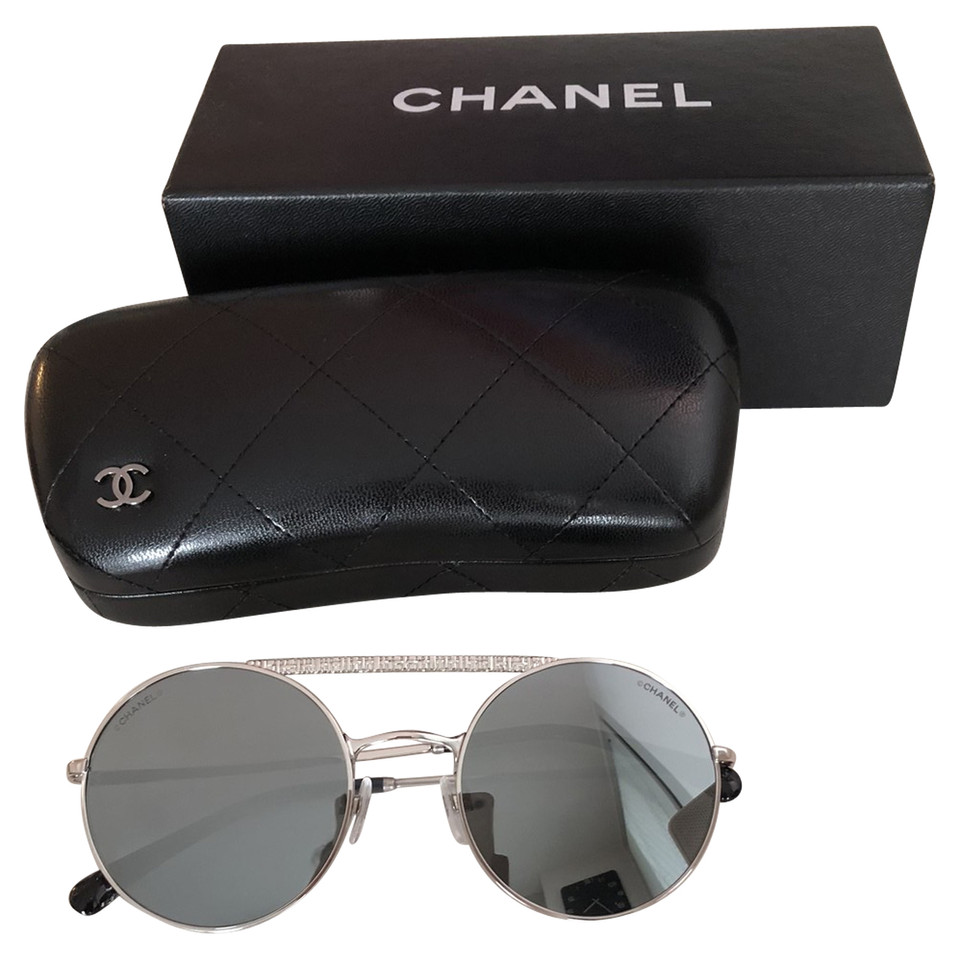 Chanel Zonnebril in Zilverachtig