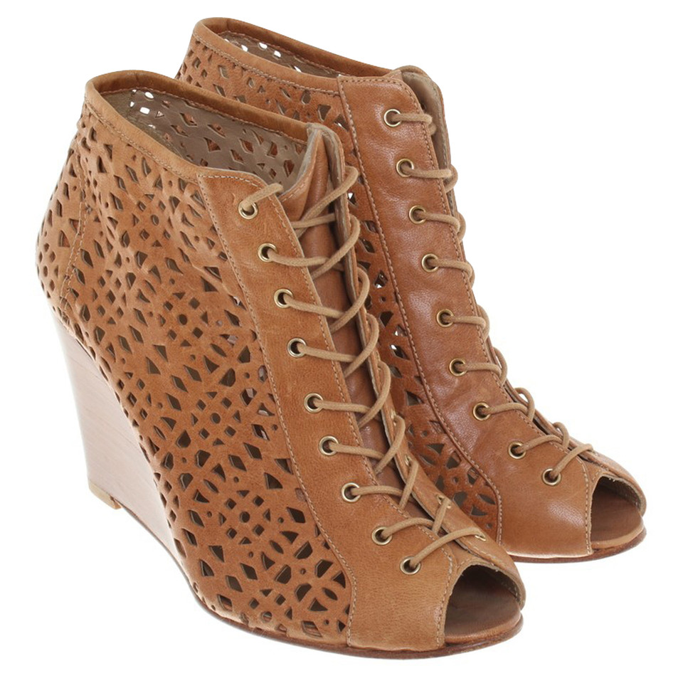 Stuart Weitzman Wedges in Beige