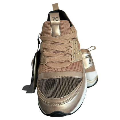 Emporio Armani Sneakers in Huidskleur