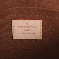 Louis Vuitton Clutch aus Canvas in Braun