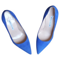 Manolo Blahnik Pumps/Peeptoes aus Wildleder in Blau