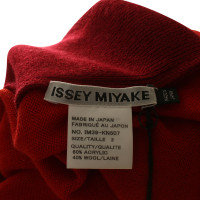 Issey Miyake Dolcevita in sfumature di rosso