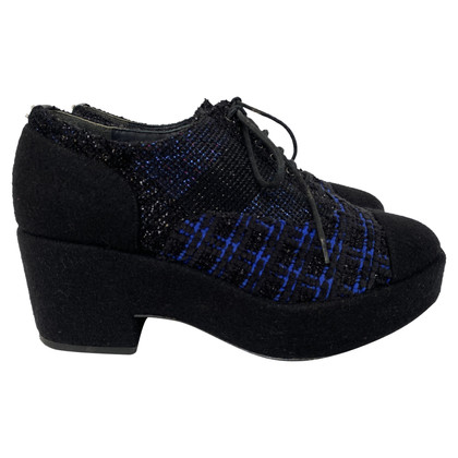 Chanel Chaussures à lacets en Bleu