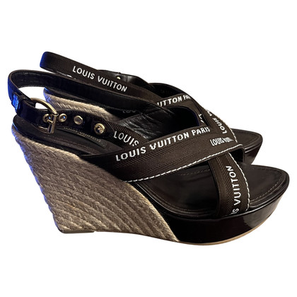 Louis Vuitton Wedges Patent leather in Brown
