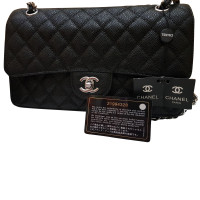 Chanel Classic Flap Bag aus Leder in Schwarz