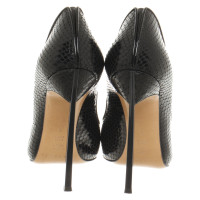 Casadei Pumps/Peeptoes Lakleer in Zwart