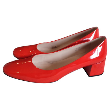 Tod's Pumps/Peeptoes aus Lackleder in Rot