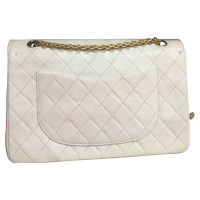 Chanel Classic Flap Bag Medium en Cuir en Blanc