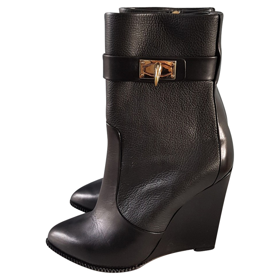 Givenchy "Boots Shark" cuneo