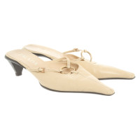 Prada Pumps/Peeptoes aus Leder in Beige