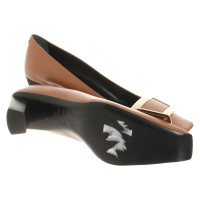 Roger Vivier Pumps/Peeptoes Leather in Brown