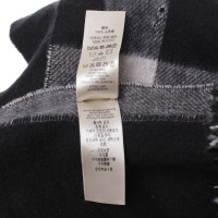 Burberry Cashmere scarf with plaid pattern