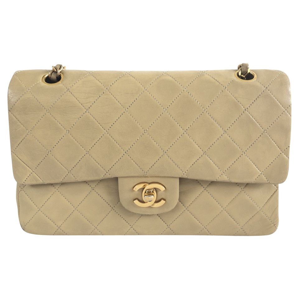 Chanel Classic Flap Bag Medium aus Leder in Beige