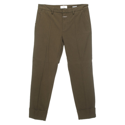Closed Trousers in Olive