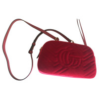 Gucci GG Marmont Velvet Shoulder Bag in Rot