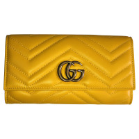Gucci Täschchen/Portemonnaie aus Leder in Gelb