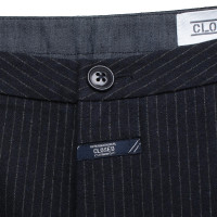 Closed trousers with pinstripe