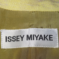 Issey Miyake Goud gele blazer