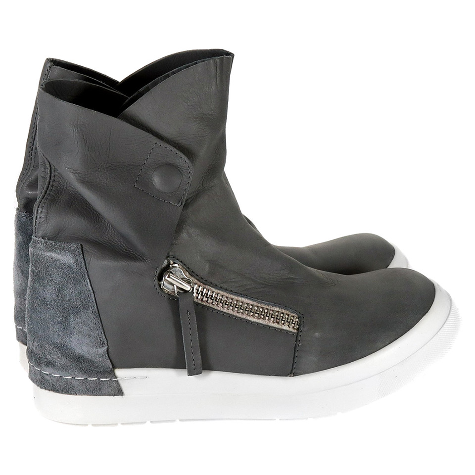 Cinzia Araia Sneaker in Pelle in Grigio