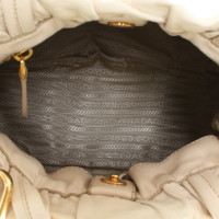 Prada Handtasche aus Leder in Creme