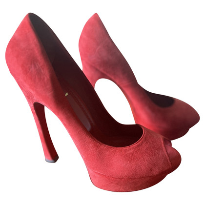 Yves Saint Laurent Pumps/Peeptoes Leather in Red