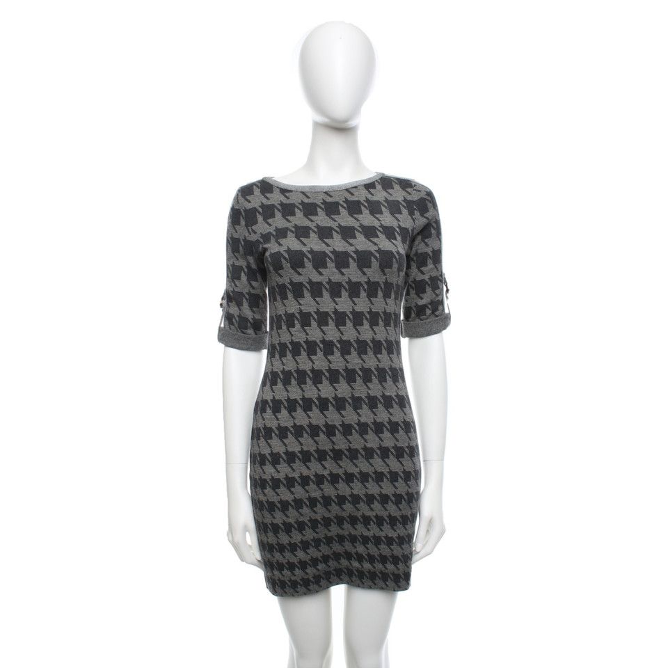 Ana Alcazar Robe en Jersey en Gris