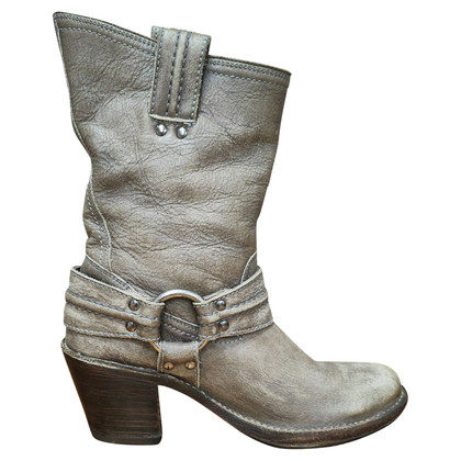 Frye Boots Leather in Grey