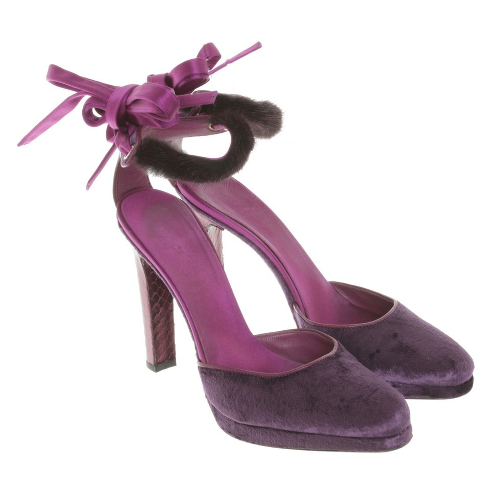 Gucci pumps in violet