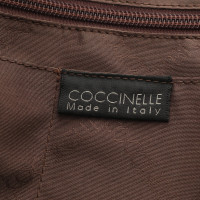 Coccinelle Borsa in look rettile