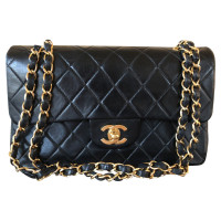 Chanel Classic Flap Bag aus Leder in Schwarz