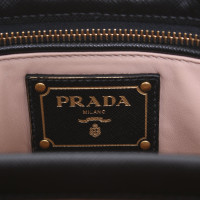 Prada Handtasche aus Leder in Schwarz