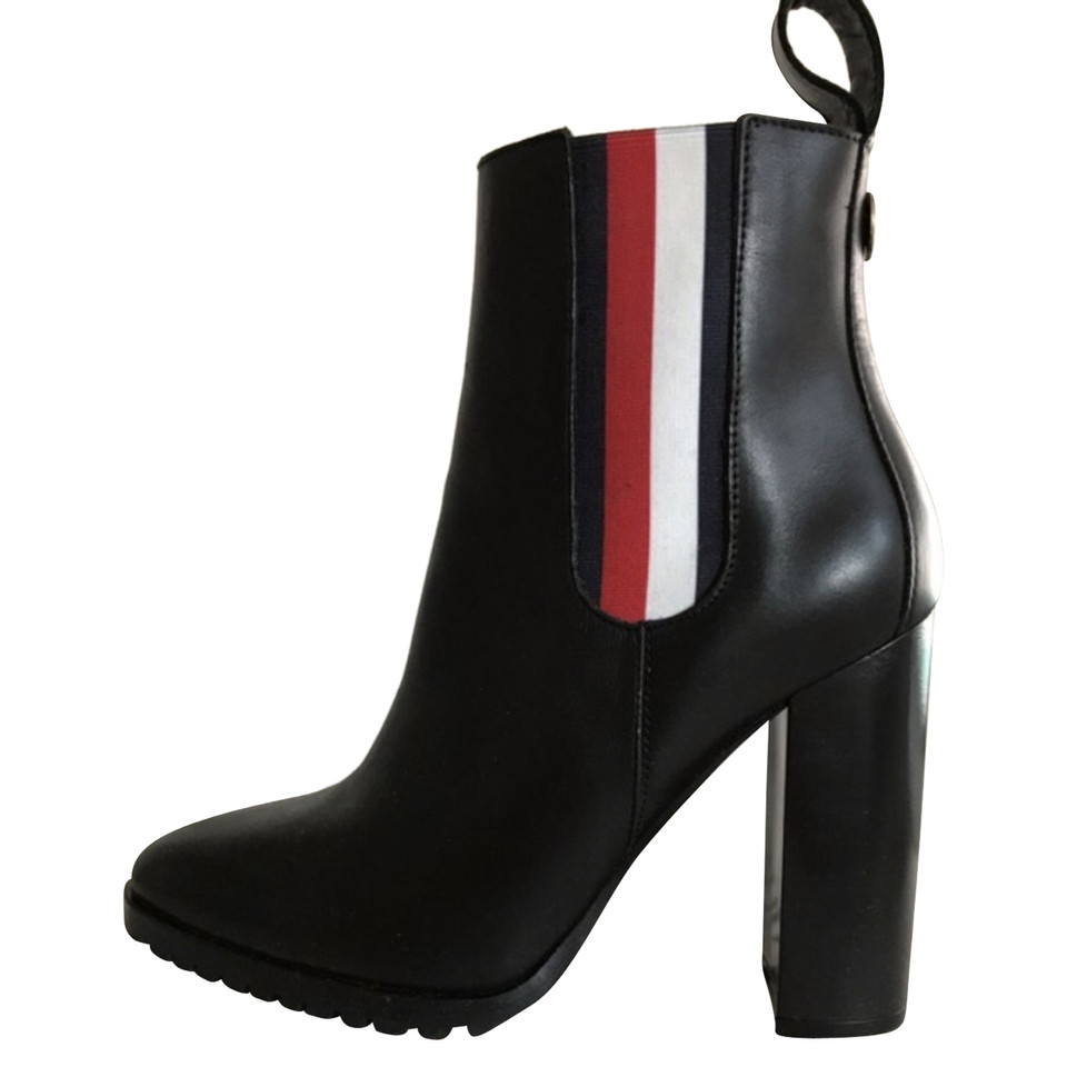 Tommy Hilfiger Stiefeletten aus Leder in Schwarz