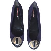 Prada Slipper/Ballerinas aus Wildleder in Violett