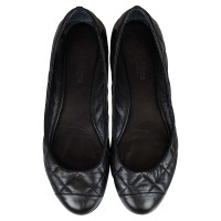 Max Mara Slipper/Ballerinas aus Leder in Schwarz